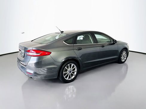 Used 2017 Ford Fusion SE image 7