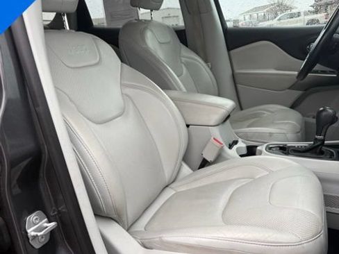 Used 2019 Jeep Cherokee Limited FWD image 31