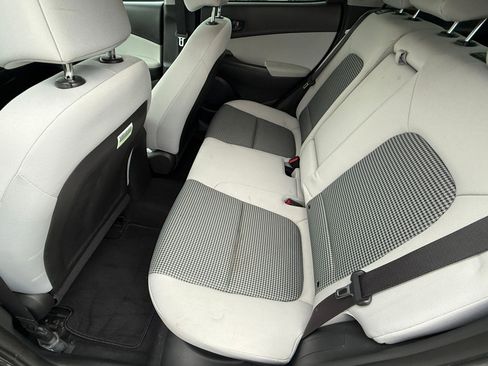 Used 2022 Hyundai Kona SE image 12