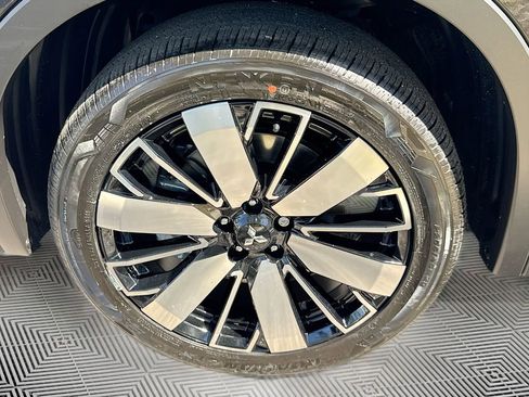Used 2025 Mitsubishi Outlander SE FWD image 36
