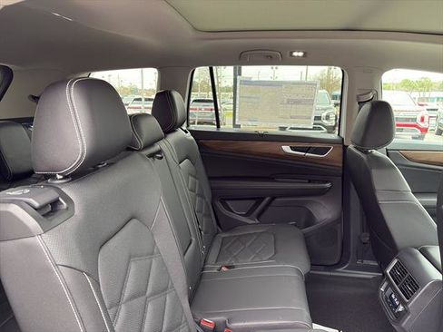 New 2026 Volkswagen Atlas SE FWD image 10