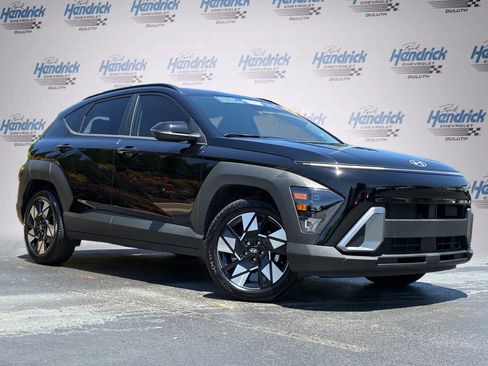 Used 2025 Hyundai Kona SEL FWD image 2