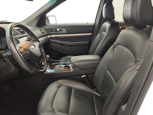 Used 2018 Ford Explorer XLT w/ Equipment Group 202A image 17