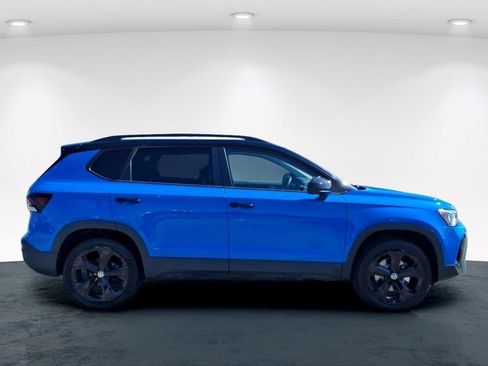 Used 2025 Volkswagen Taos SE AWD/4WD image 7