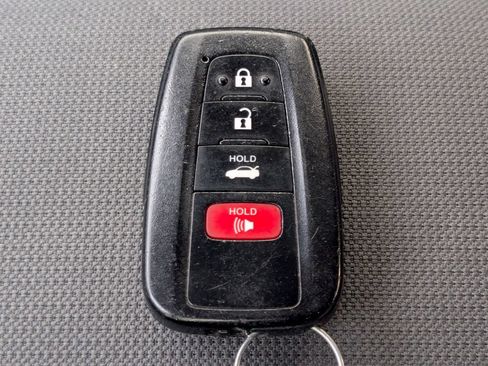 Used 2021 Toyota Corolla LE FWD image 33