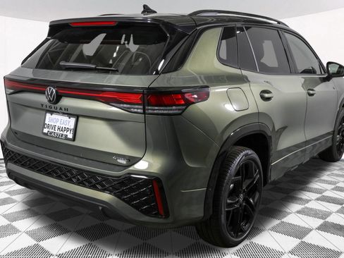 Used 2026 Volkswagen Tiguan SE R-Line AWD/4WD image 13