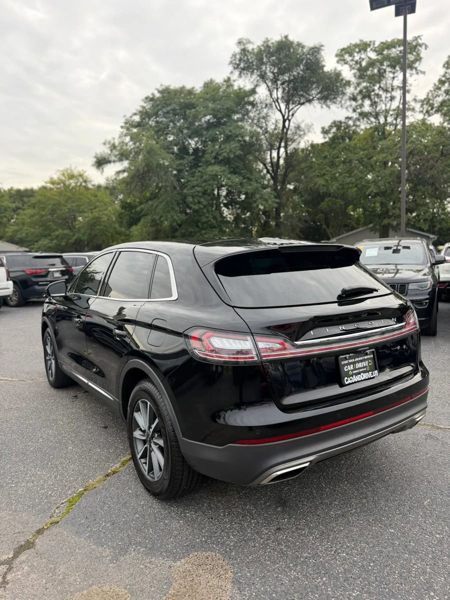 Used 2021 Lincoln Nautilus AWD image 3