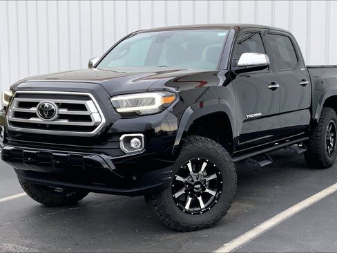 Used 2021 Toyota Tacoma Limited image 1