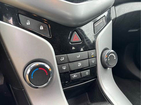 Used 2014 Chevrolet Cruze LT image 16