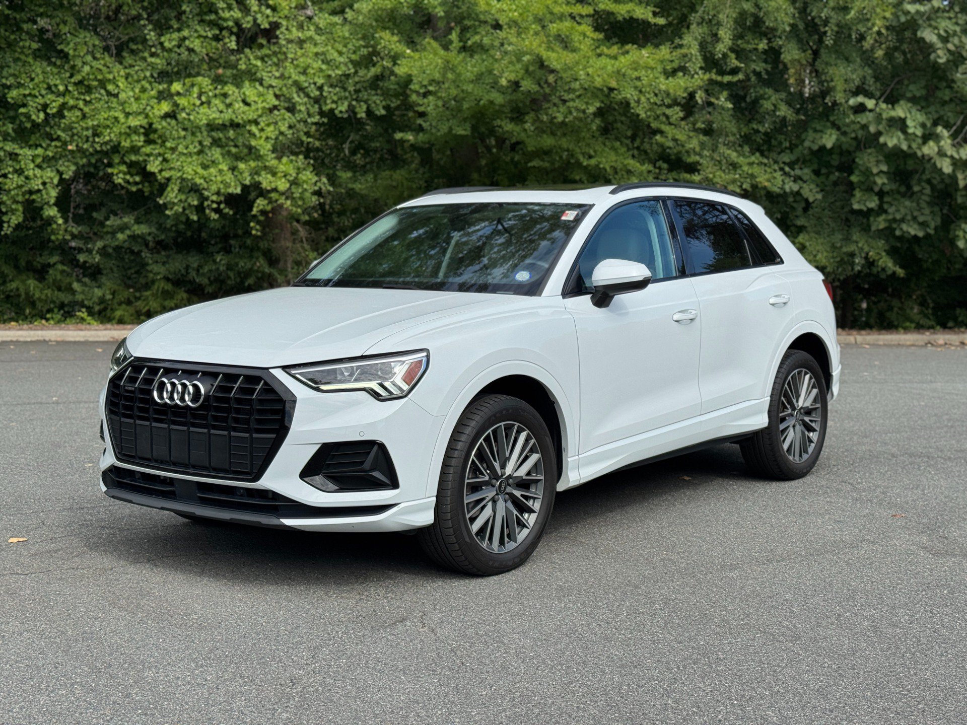 Used 2023 Audi Q3 2.0T Premium w/ Convenience Package AWD/4WD image 4