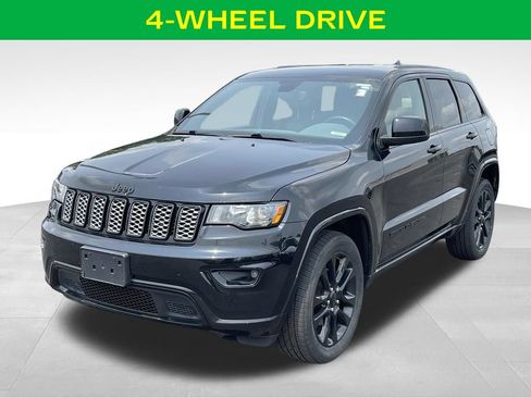 Used 2020 Jeep Grand Cherokee Altitude AWD/4WD image 4