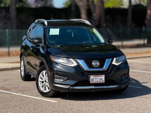 Used 2018 Nissan Rogue SV FWD image 1