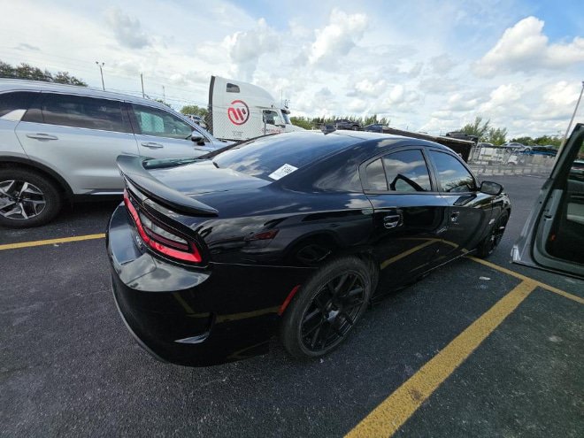 Used 2019 Dodge Charger Scat Pack w/ Technology Group RWD image 4