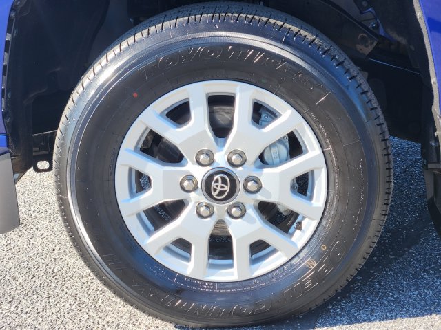 Certified 2025 Toyota Tacoma SR5 AWD/4WD image 9