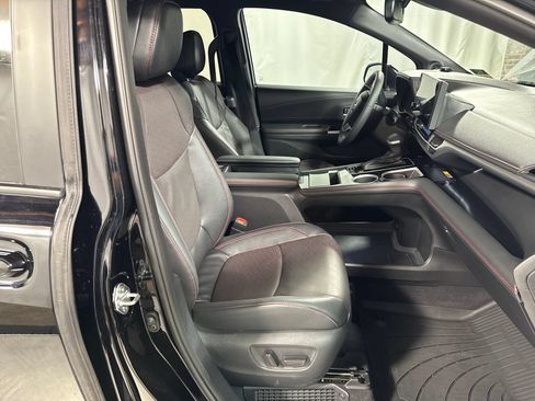 Used 2025 Toyota Sienna XSE w/ XSE Premium Package AWD/4WD image 27