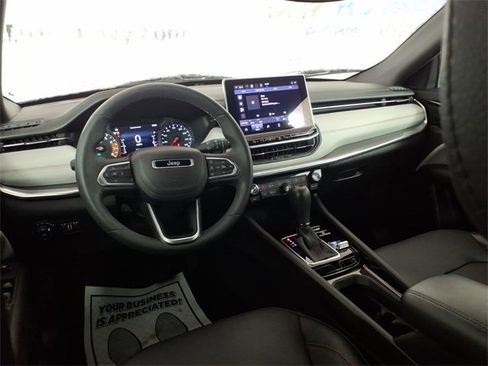 Used 2023 Jeep Compass Limited image 9