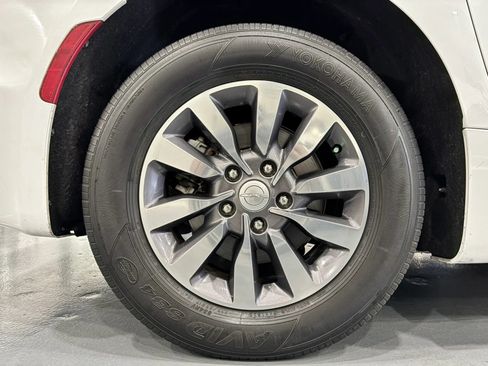 Used 2020 Chrysler Pacifica Touring-L Plus FWD image 55