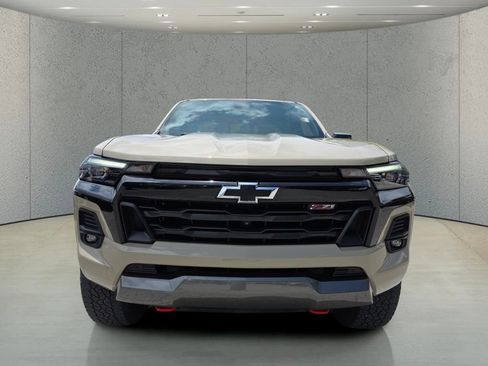 Used 2024 Chevrolet Colorado Z71 w/ Z71 Convenience Package 2 AWD/4WD image 9