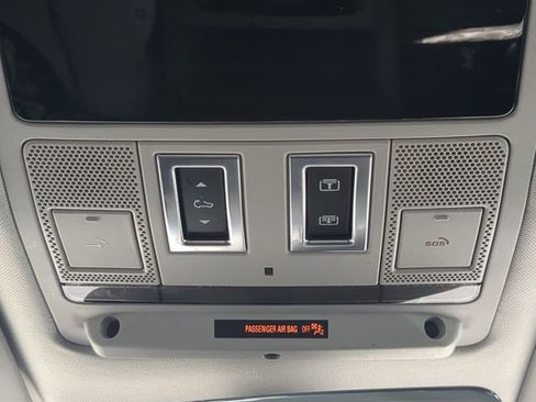 Used 2023 Land Rover Defender 130 SE AWD/4WD image 25