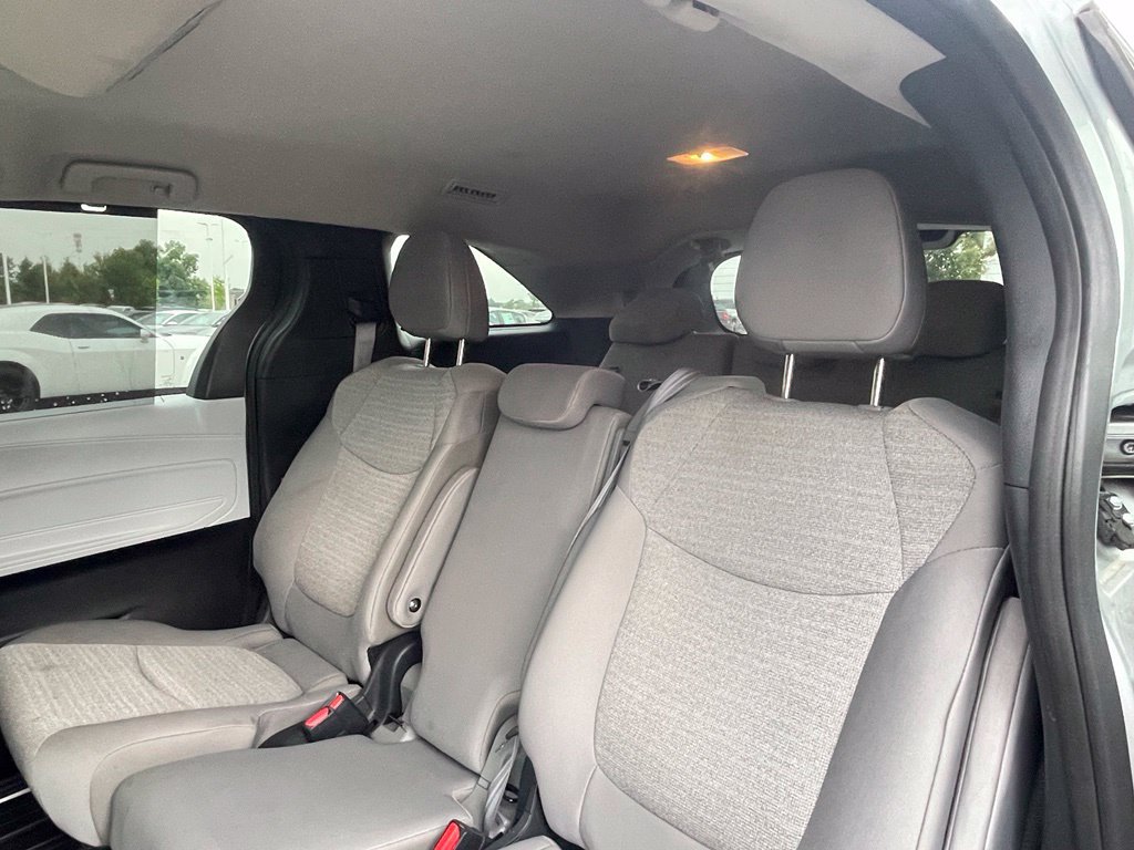 Used 2025 Toyota Sienna LE FWD image 23