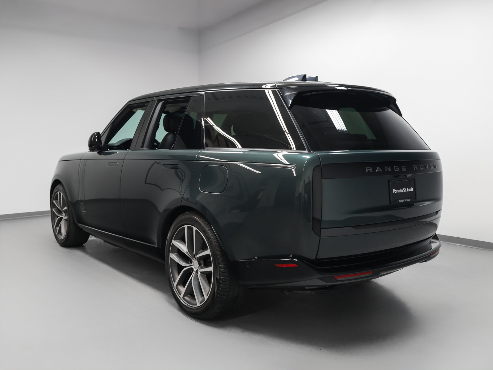 Used 2025 Land Rover Range Rover Autobiography AWD/4WD image 3