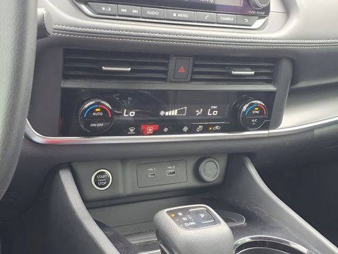 Used 2023 Nissan Rogue SV image 22