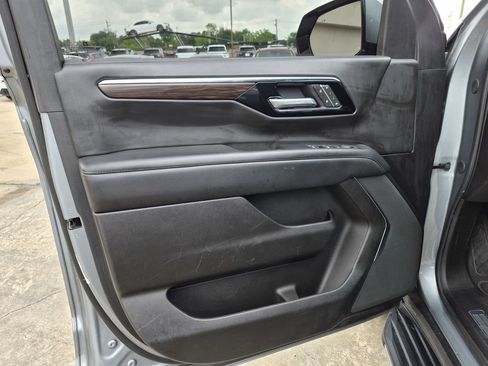 Used 2025 Chevrolet Tahoe LT AWD/4WD image 9
