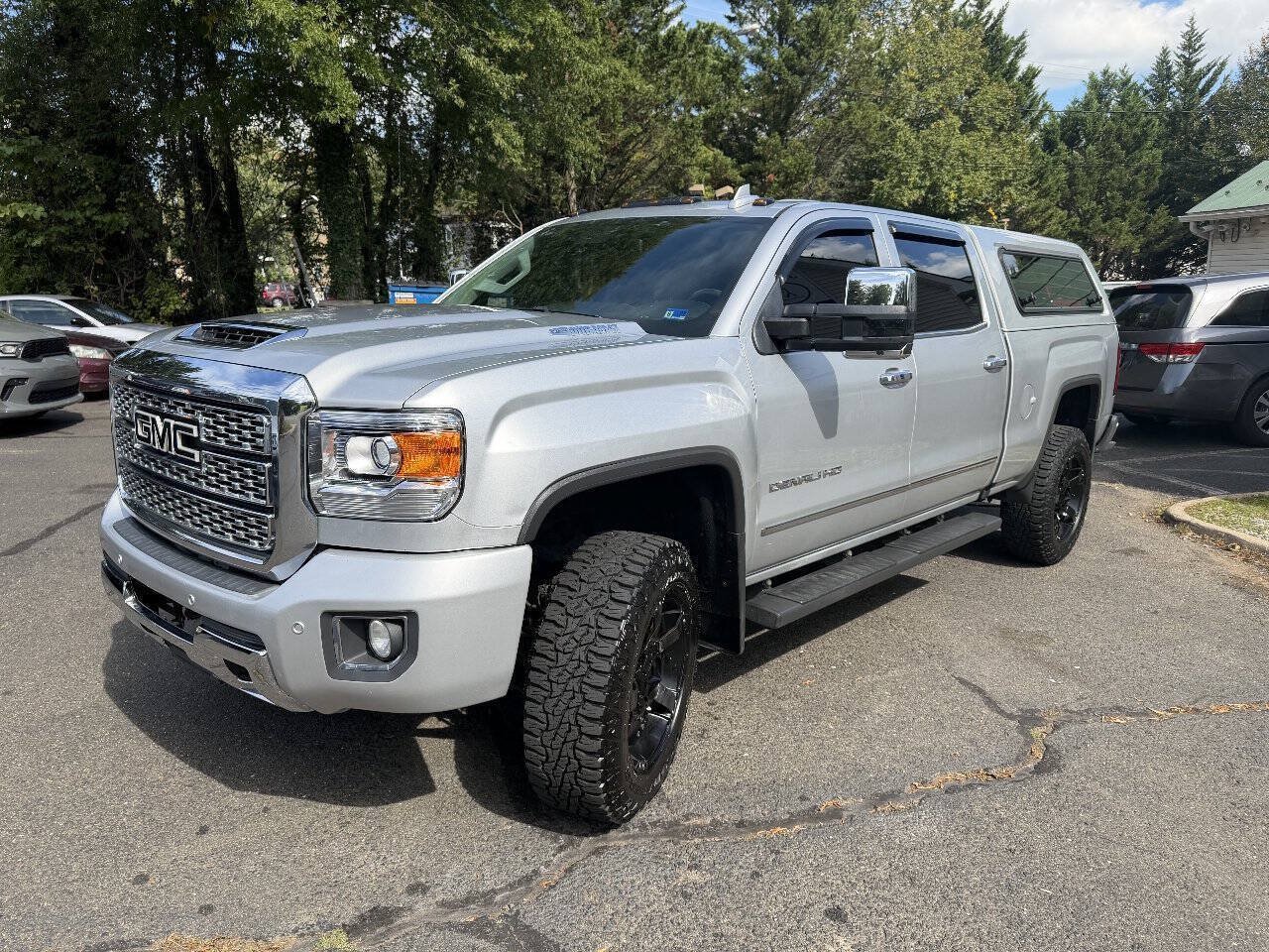 Used 2018 GMC Sierra 2500 Denali w/ Duramax Plus Package AWD/4WD image 3