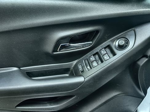 Used 2021 Chevrolet Trax LT AWD/4WD image 22