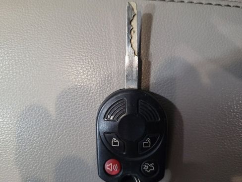 Used 2018 Ford Escape SEL image 32