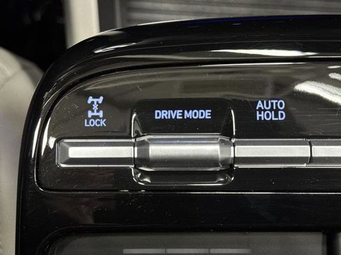 Used 2025 Hyundai Tucson Limited image 24