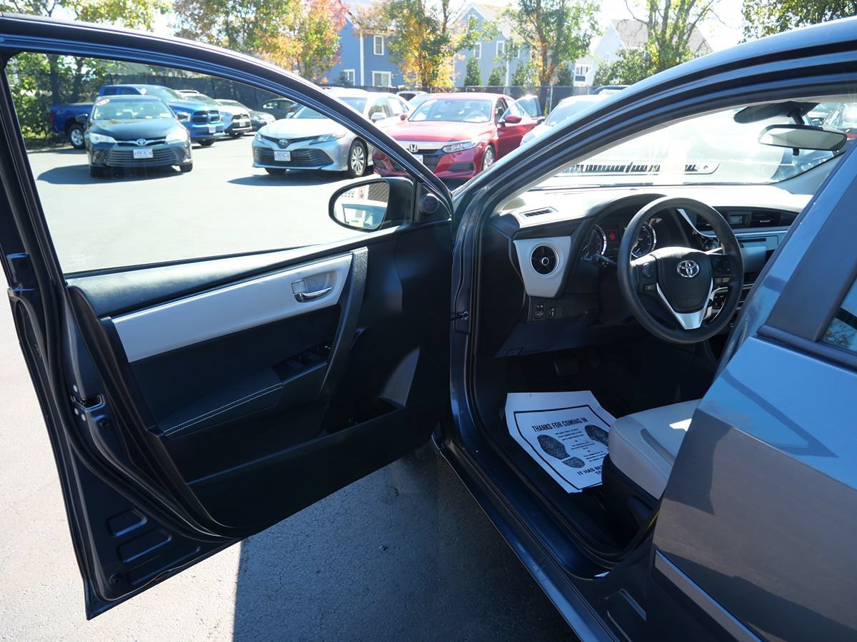 Used 2018 Toyota Corolla LE FWD image 15