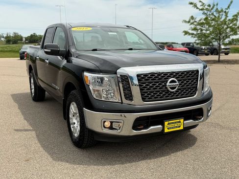 Used 2018 Nissan Titan SV AWD/4WD image 3