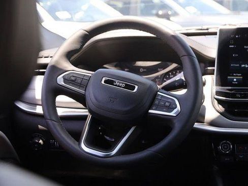 Used 2025 Jeep Compass Limited AWD/4WD image 22