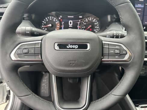 Used 2026 Jeep Compass Latitude AWD/4WD image 23