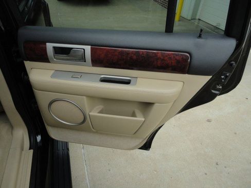 Used 2006 Lincoln Navigator Luxury image 20
