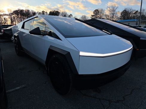 Used 2024 Tesla Cybertruck AWD Crew Cab image 2