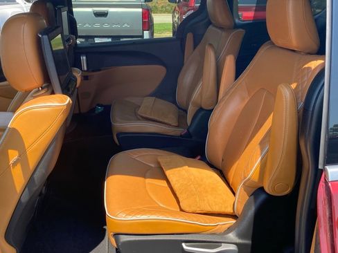 Used 2021 Chrysler Pacifica Pinnacle FWD image 8