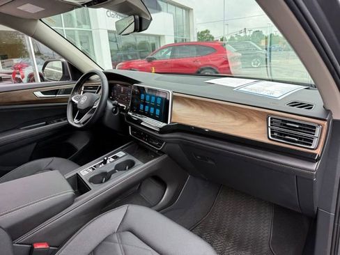 Certified 2025 Volkswagen Atlas SE AWD/4WD image 22