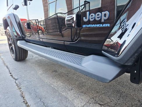 Used 2025 Jeep Wrangler Unlimited Sahara image 17