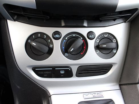 Used 2014 Ford Focus SE image 24