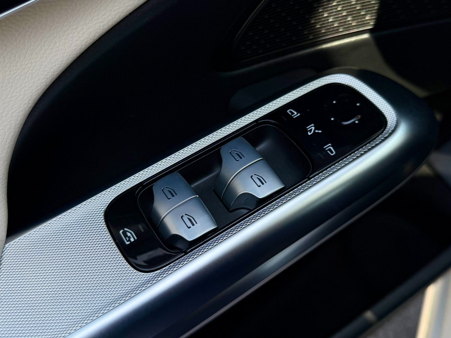 Used 2025 Mercedes-Benz E 350 Sedan image 50