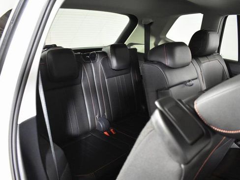 Used 2024 Volkswagen Tiguan Wolfsburg Edition image 31