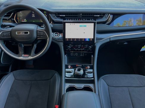 New 2023 Jeep Grand Cherokee Trailhawk w/ Advanced Protech Group II image 12