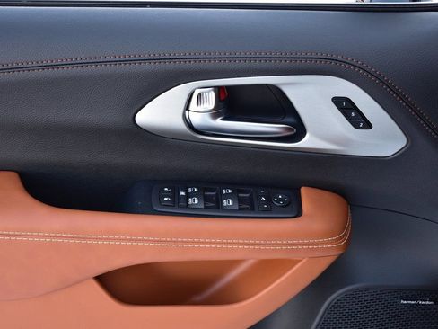 New 2026 Chrysler Pacifica Pinnacle image 16