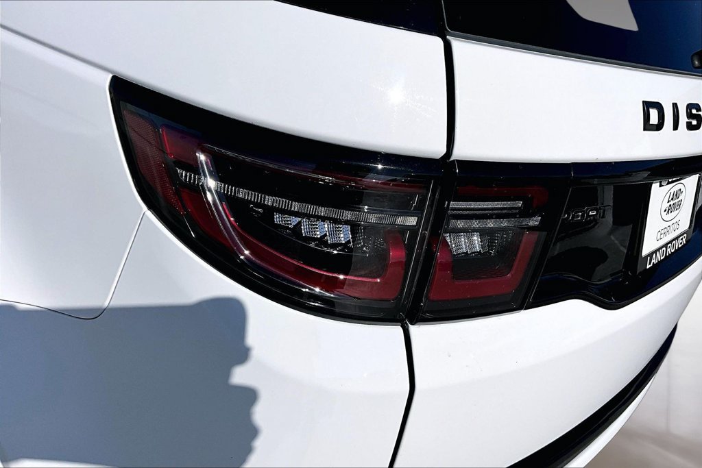 Certified 2022 Land Rover Discovery Sport SE R-Dynamic AWD/4WD image 21