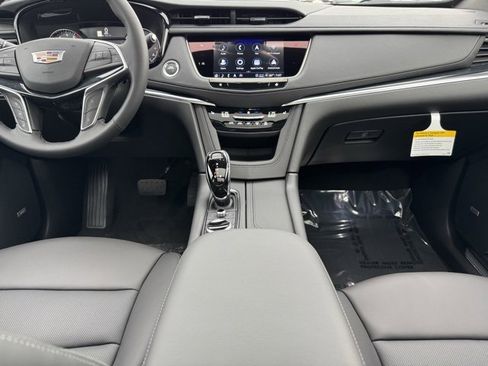 New 2025 Cadillac XT5 Premium Luxury image 2