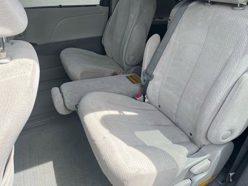 Used 2013 Toyota Sienna LE image 8