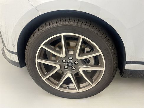 New 2026 Land Rover Range Rover Velar Dynamic SE image 31