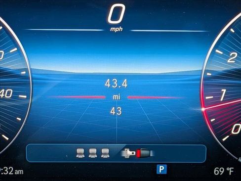 Used 2025 Mercedes-Benz C 300 4MATIC Sedan image 10